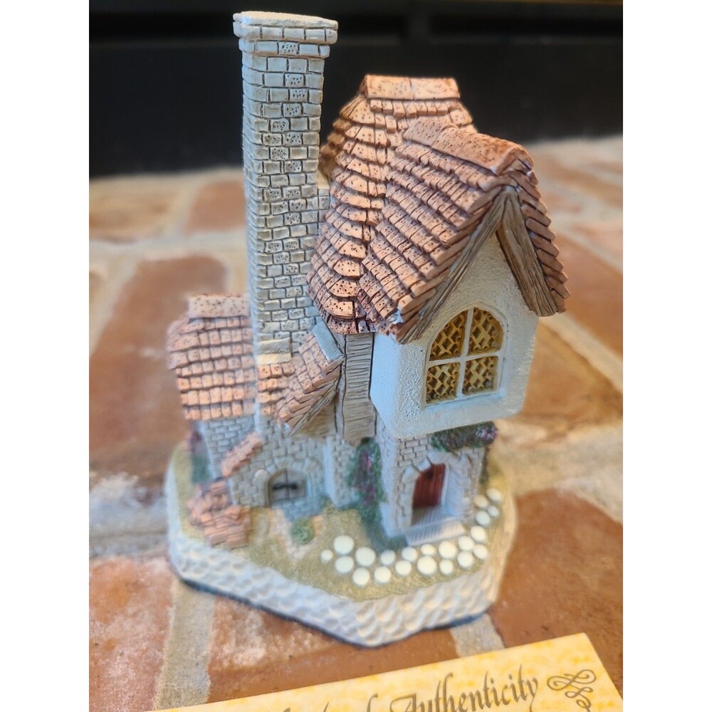 David Winter - Handmade in England - Tile Maker's Cottage - 1998 - D1040